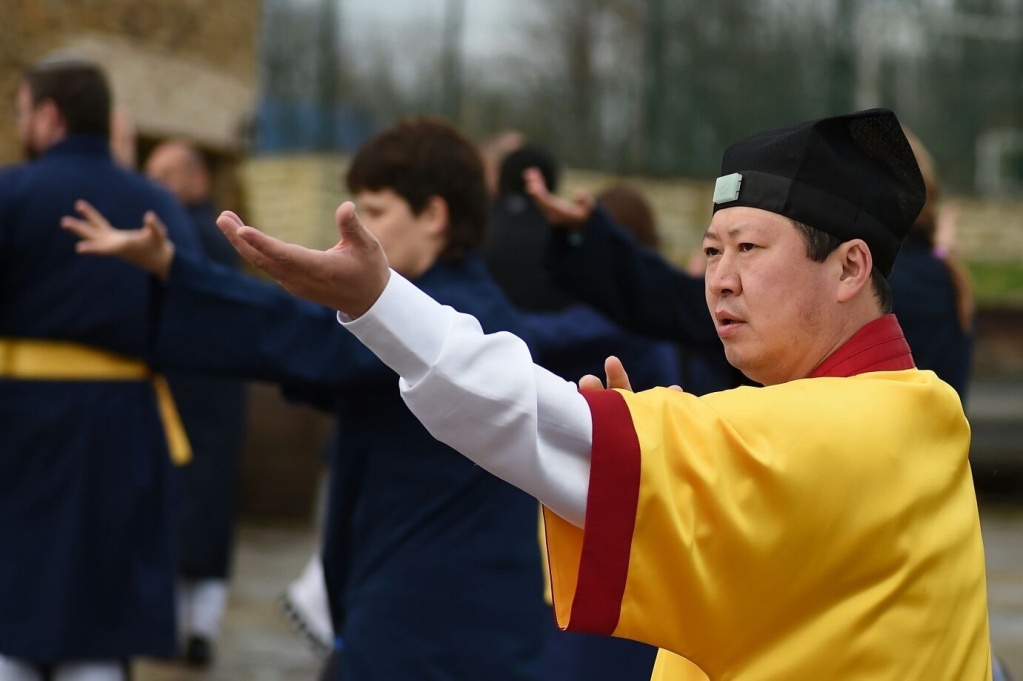 шифу с людьми.jpg